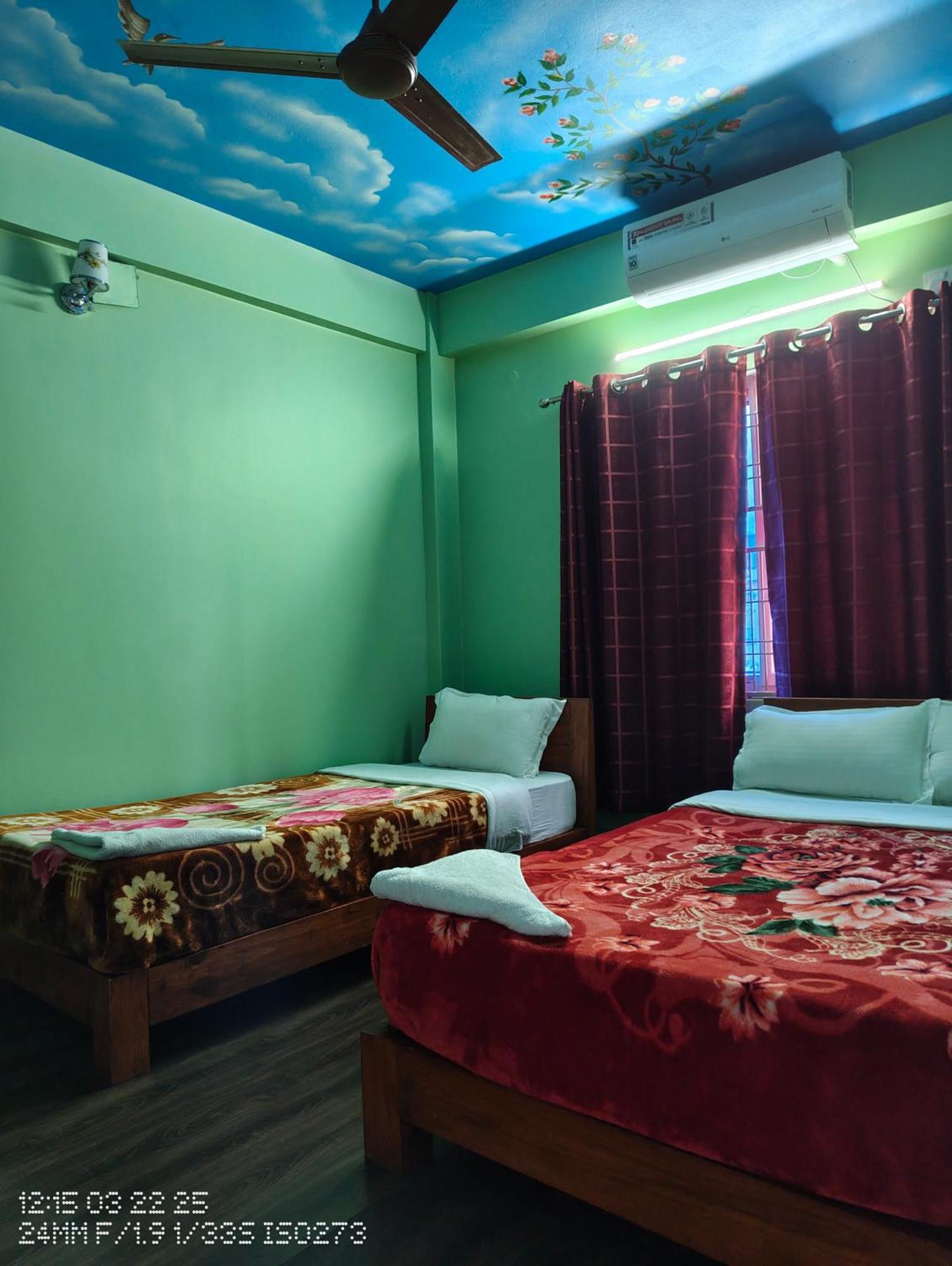 Harry Guest House & Restaurant Pokhara Bilik gambar